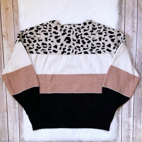 Leopard Colorblock Women’s Sweater - Picture 4 of 6